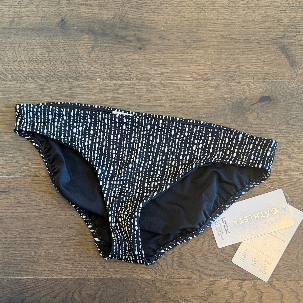 Athleta Clean Medium Bikini Bottom. More info on tags (see picture).